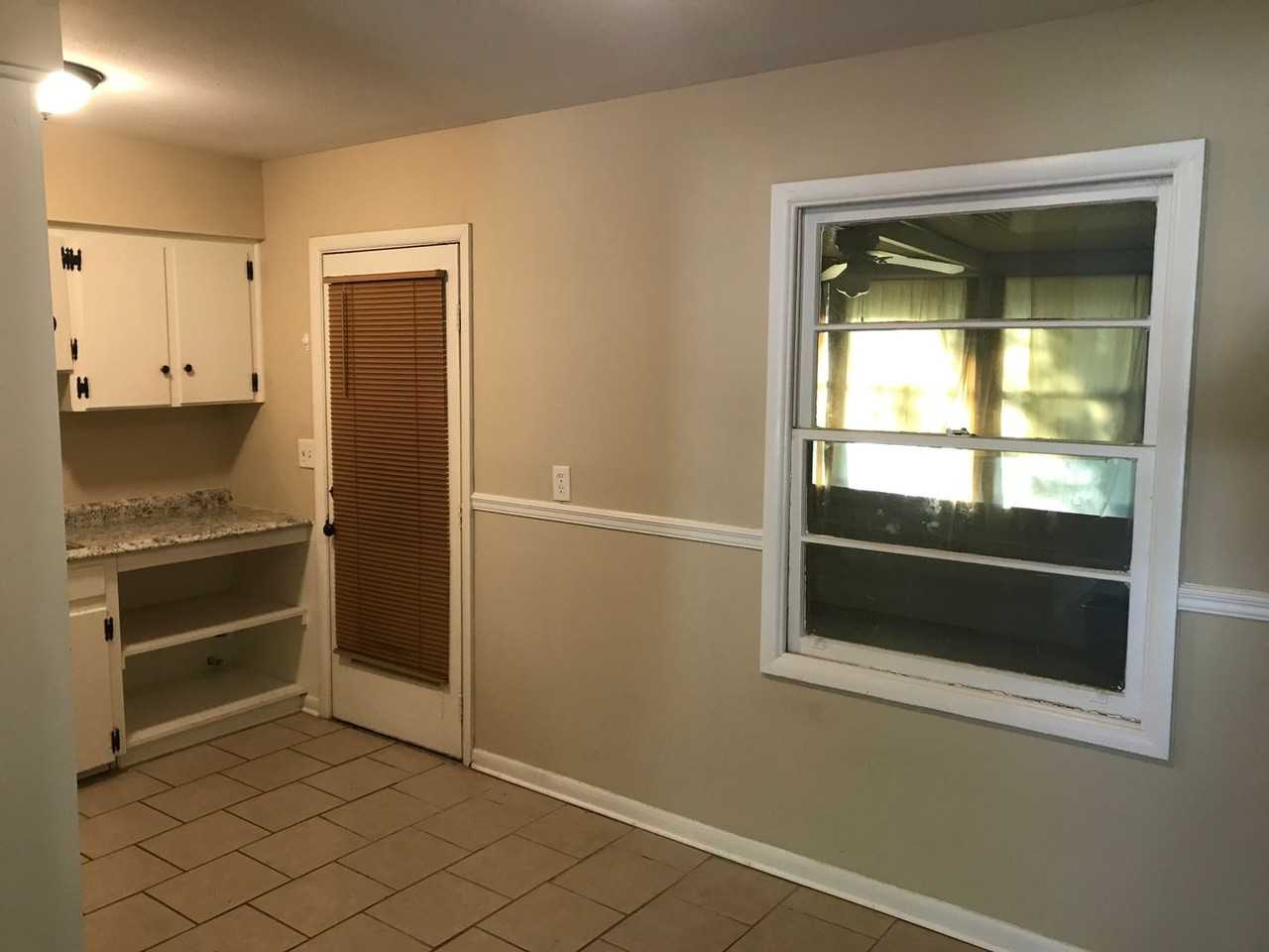 4730 Teresa St - Photo 4 of 19