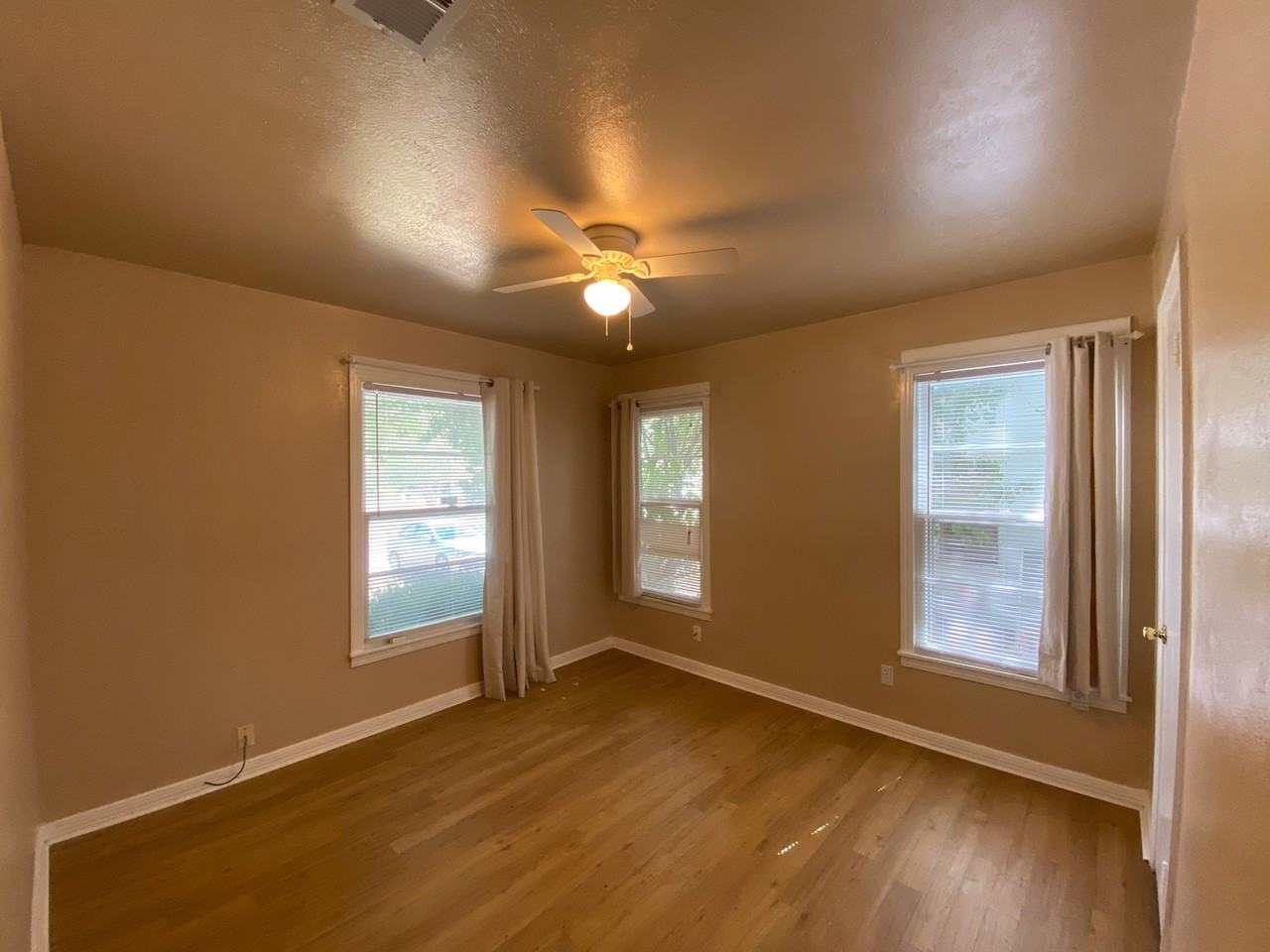 1913 Marquita St - Photo 6 of 11