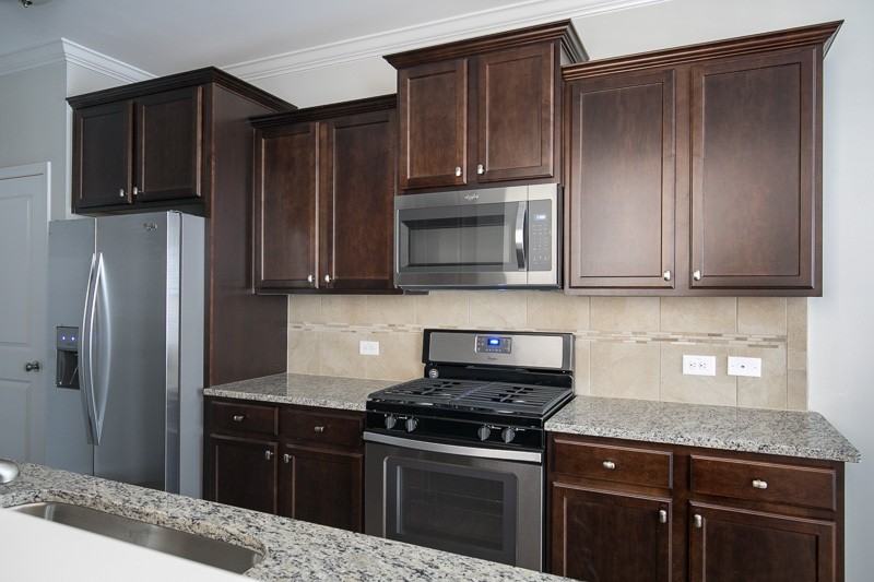 215 Hamlet Pl - Photo 4 of 17