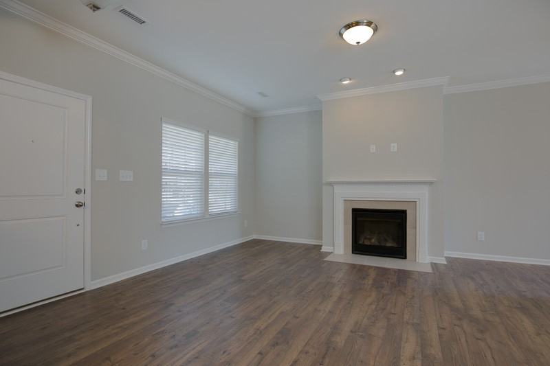 215 Hamlet Pl - Photo 5 of 17