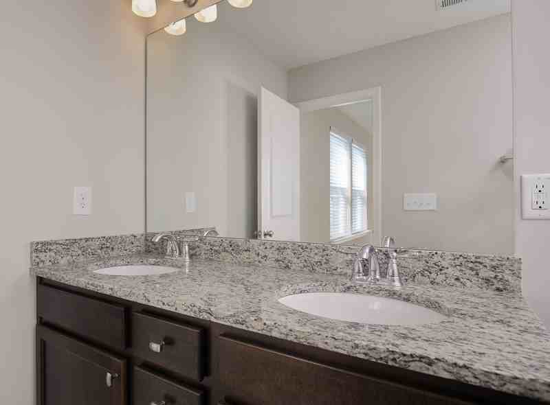 215 Hamlet Pl - Photo 7 of 17