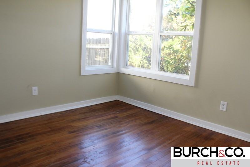 1425 Angelus St - Photo 5 of 18