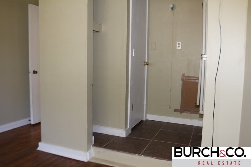 1425 Angelus St - Photo 7 of 18