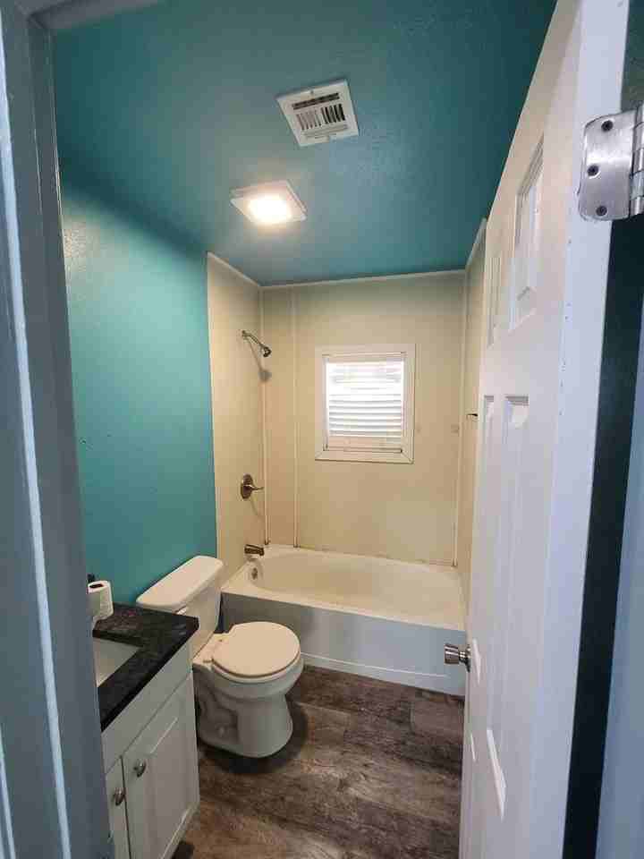555 E Harmon Dr - Photo 3 of 15