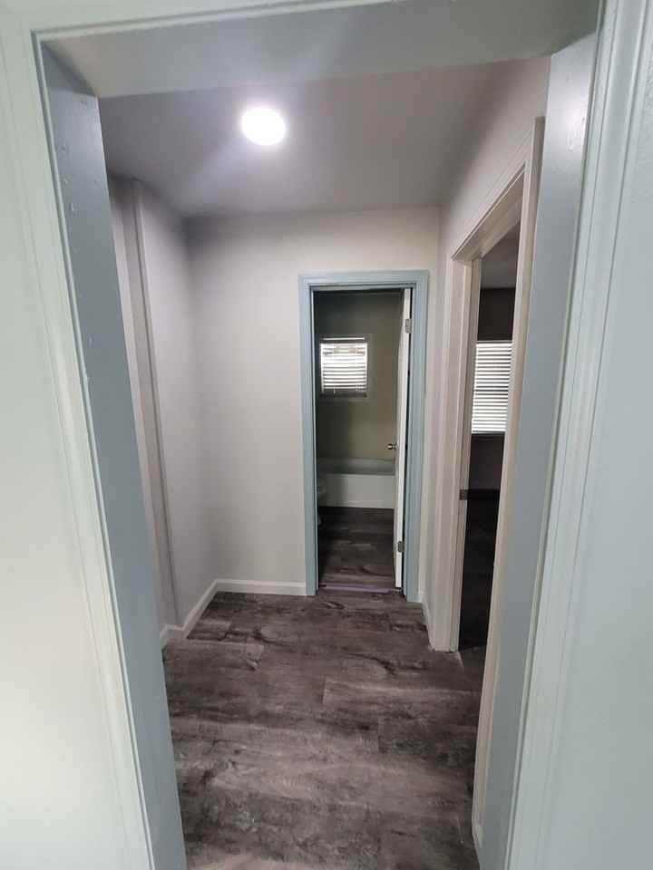 555 E Harmon Dr - Photo 5 of 15