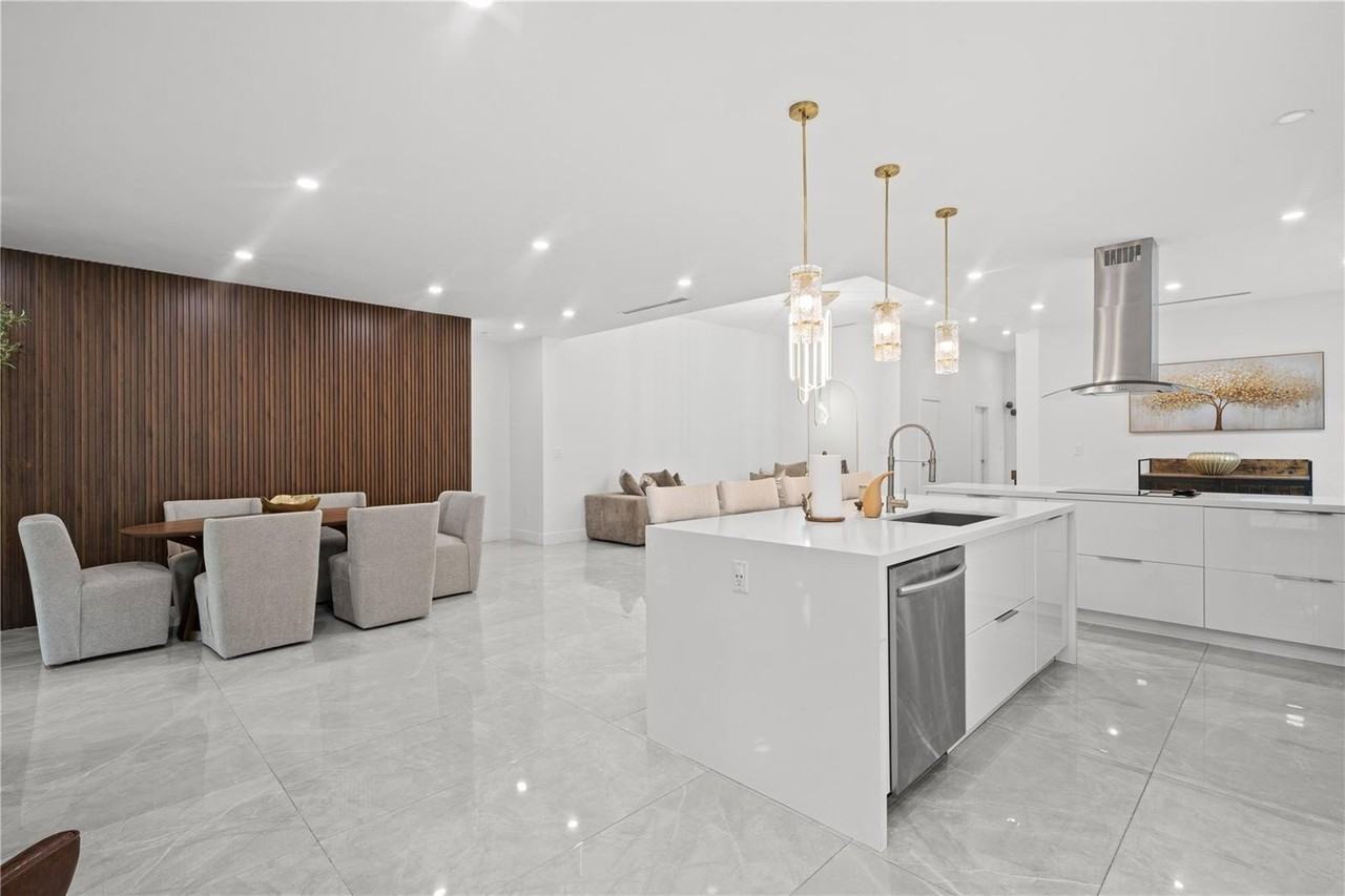 Sw 150th Ct - Photo 3 of 8