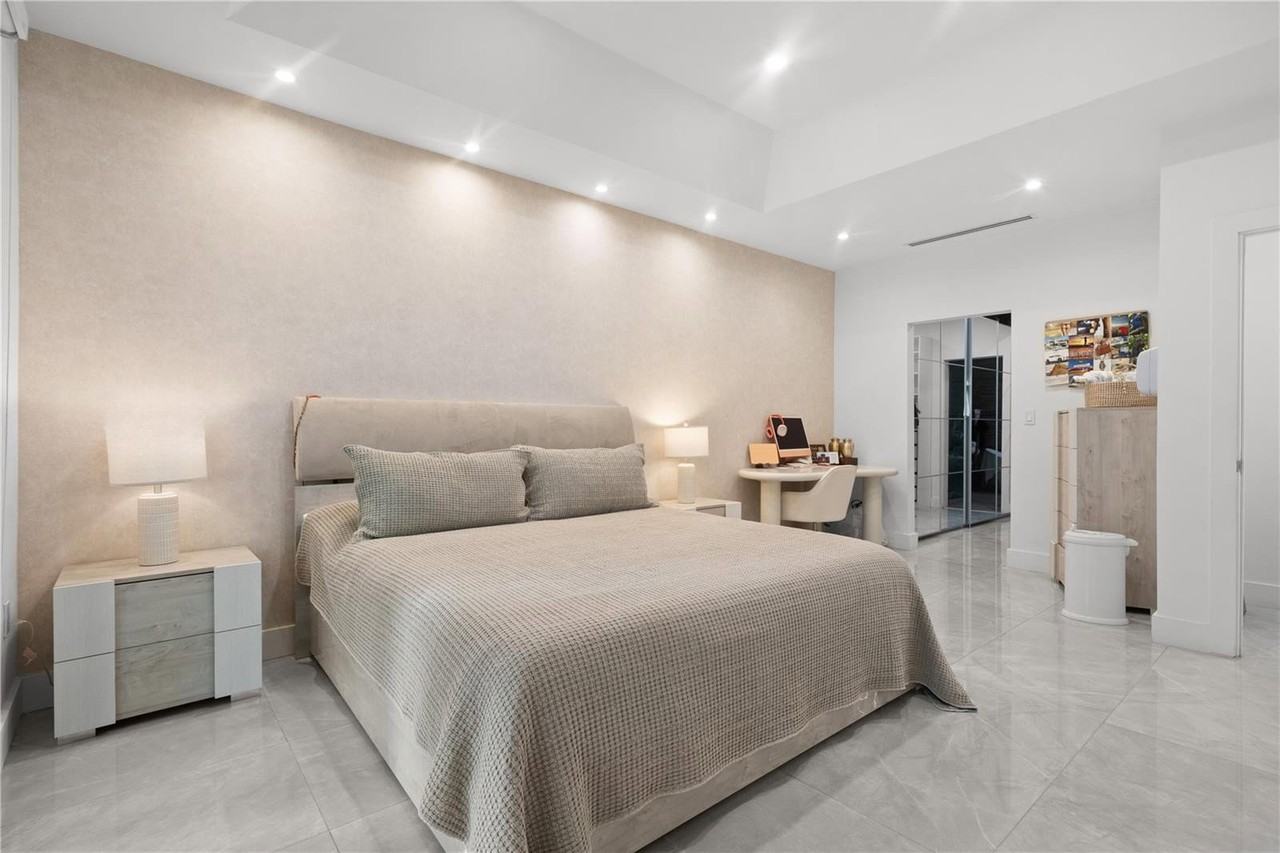 Sw 150th Ct - Photo 7 of 8