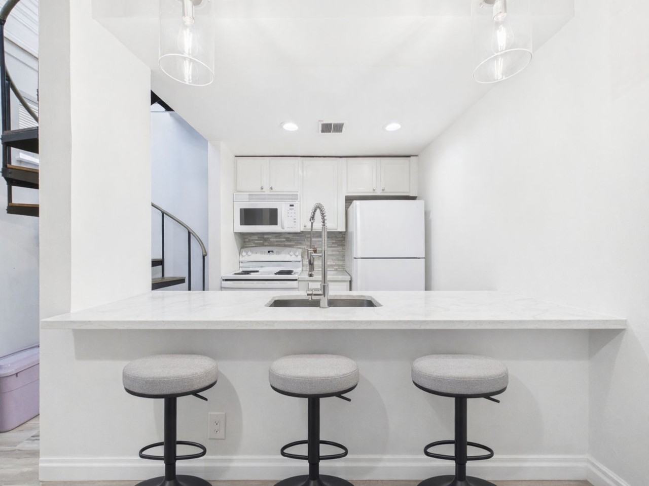 1703 Wallace St - Photo 5 of 13