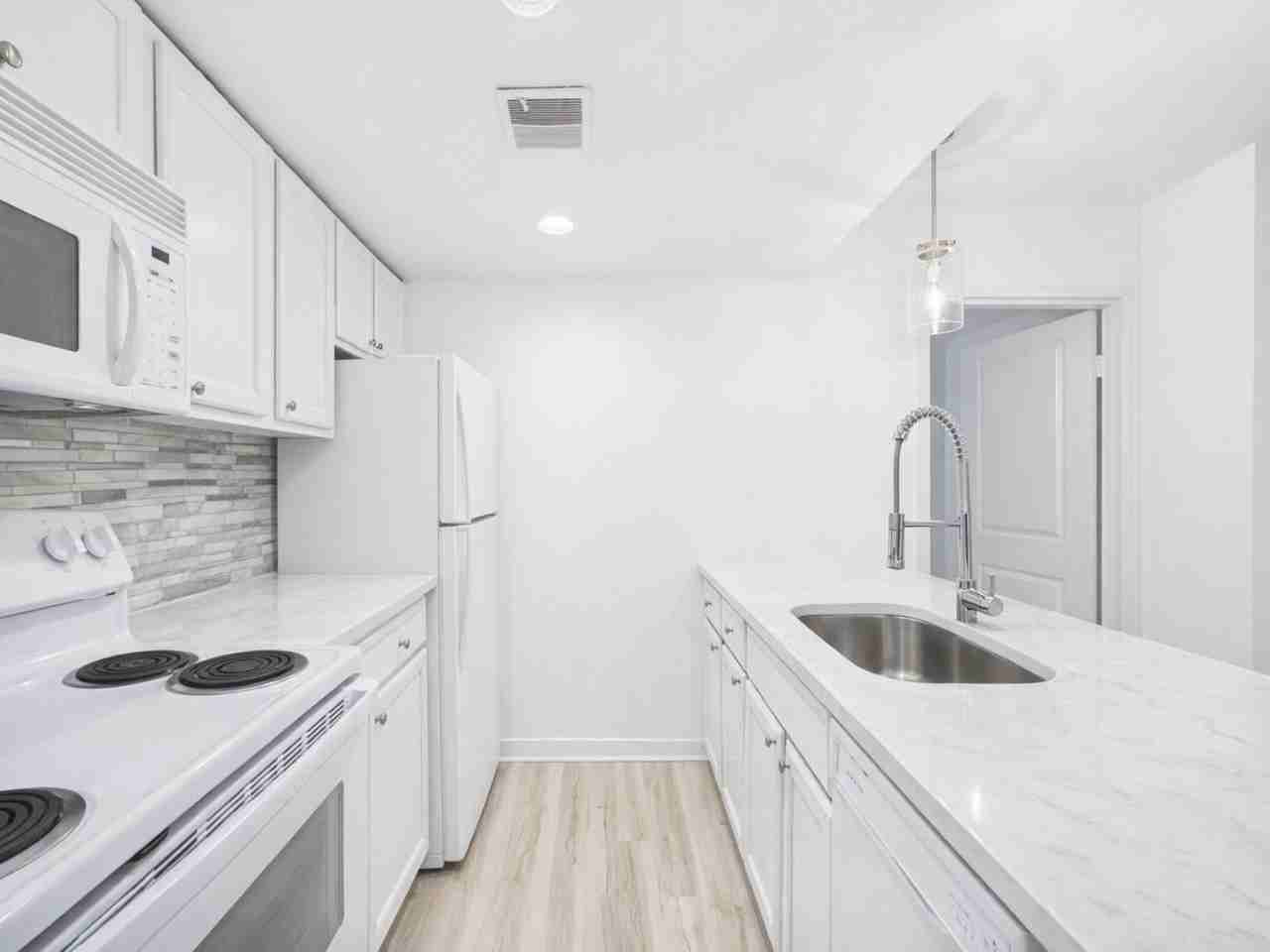 1703 Wallace St - Photo 6 of 13