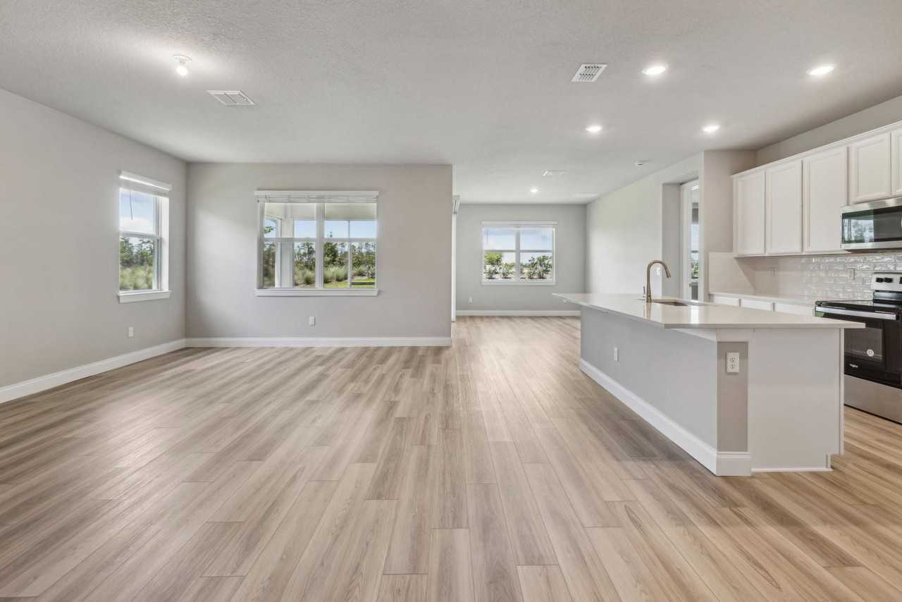 6632 Nw Cloverdale Ave - Photo 4 of 8