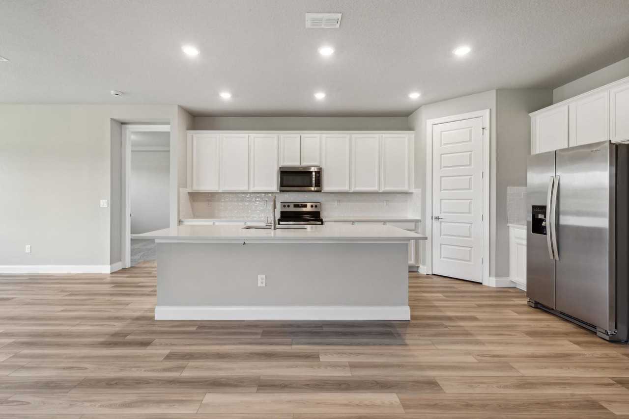 6632 Nw Cloverdale Ave - Photo 5 of 8