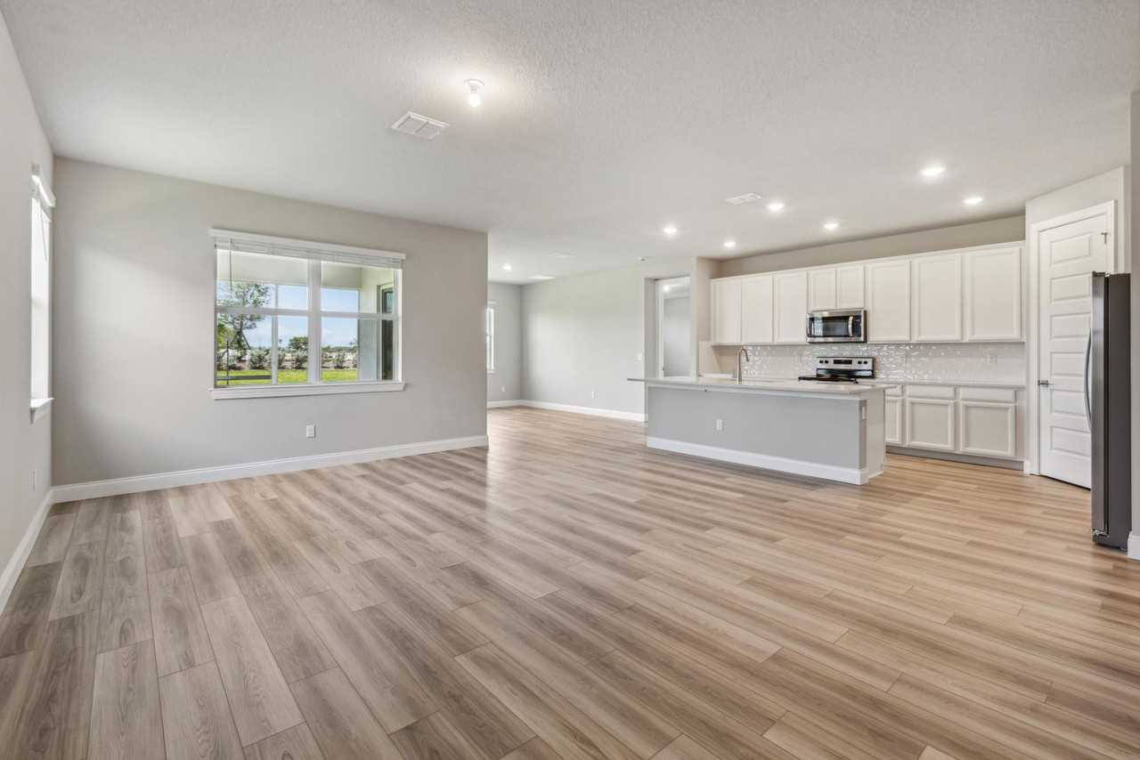 6632 Nw Cloverdale Ave - Photo 6 of 8