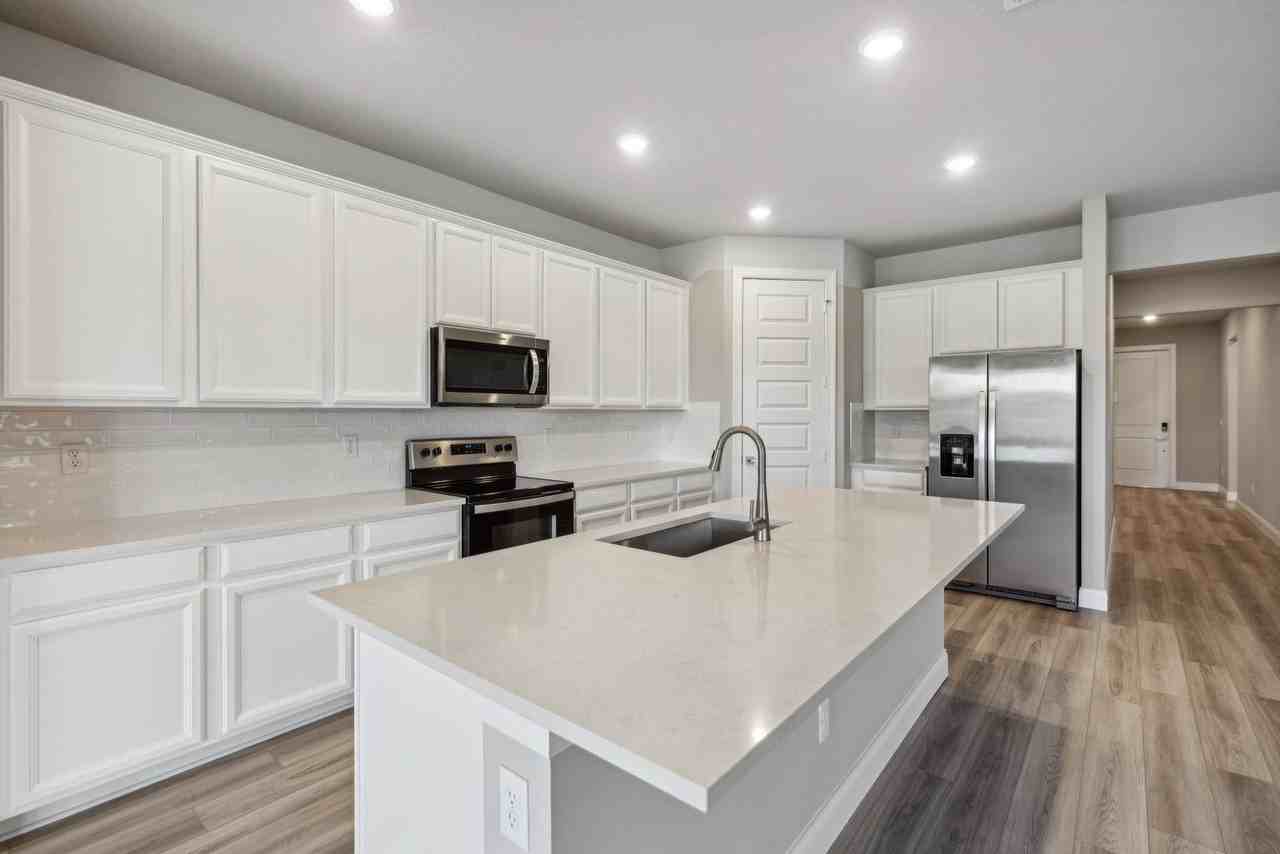 6632 Nw Cloverdale Ave - Photo 7 of 8