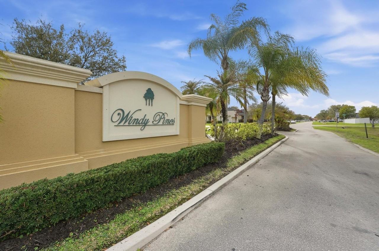 5923 Nw Brianna Ct - Photo 4 of 8