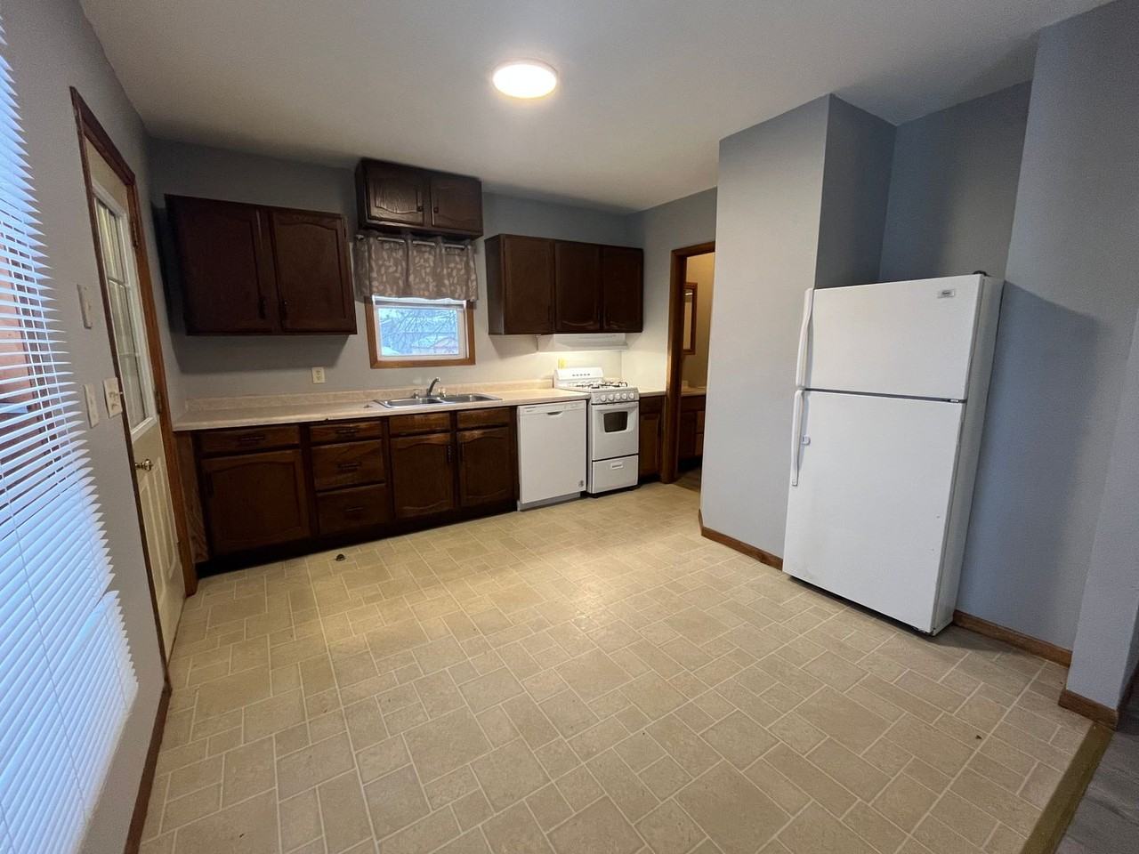 15 S Kampeska Blvd - Photo 2 of 13