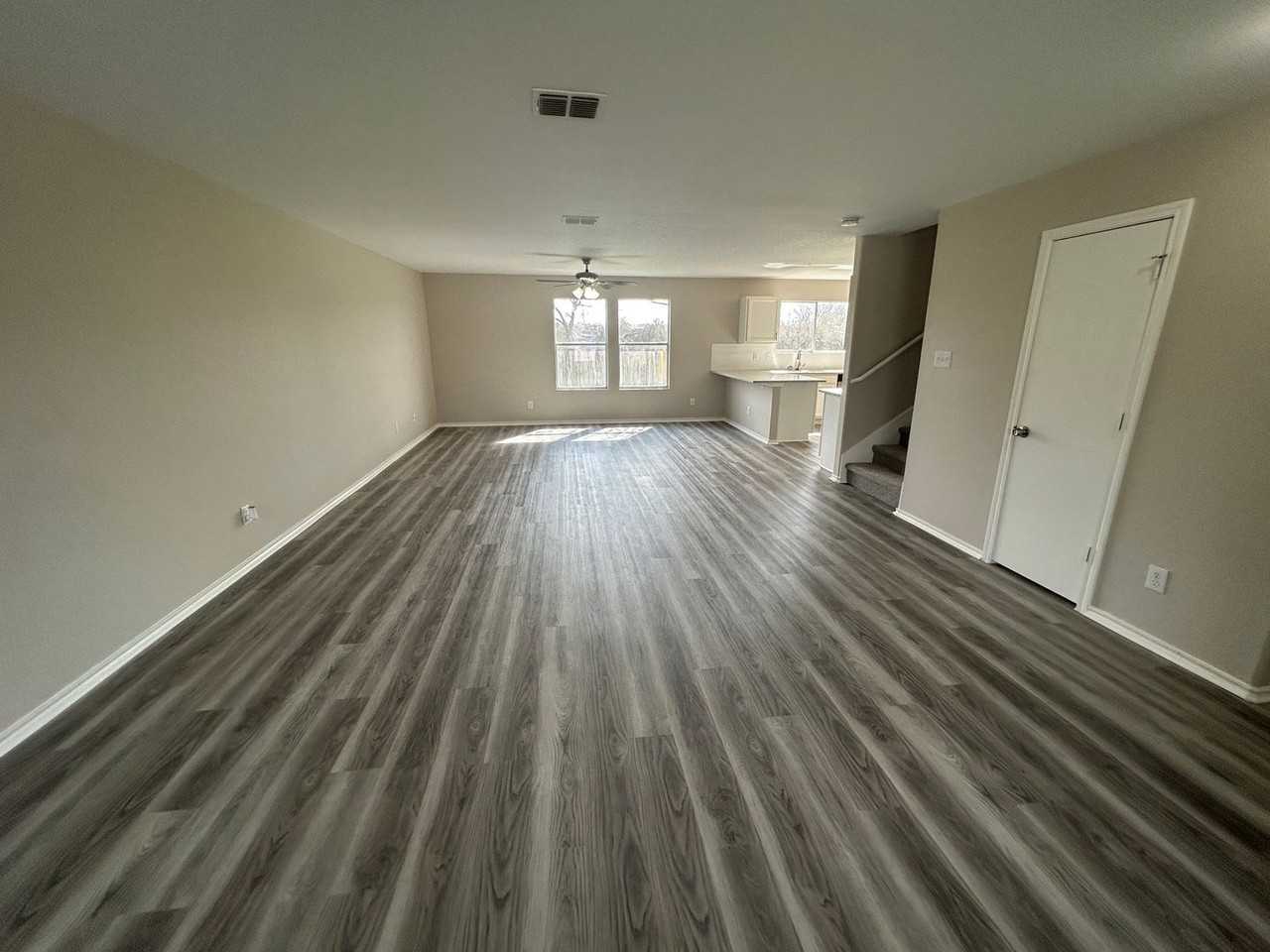 201 Gatewood Fls - Photo 4 of 40