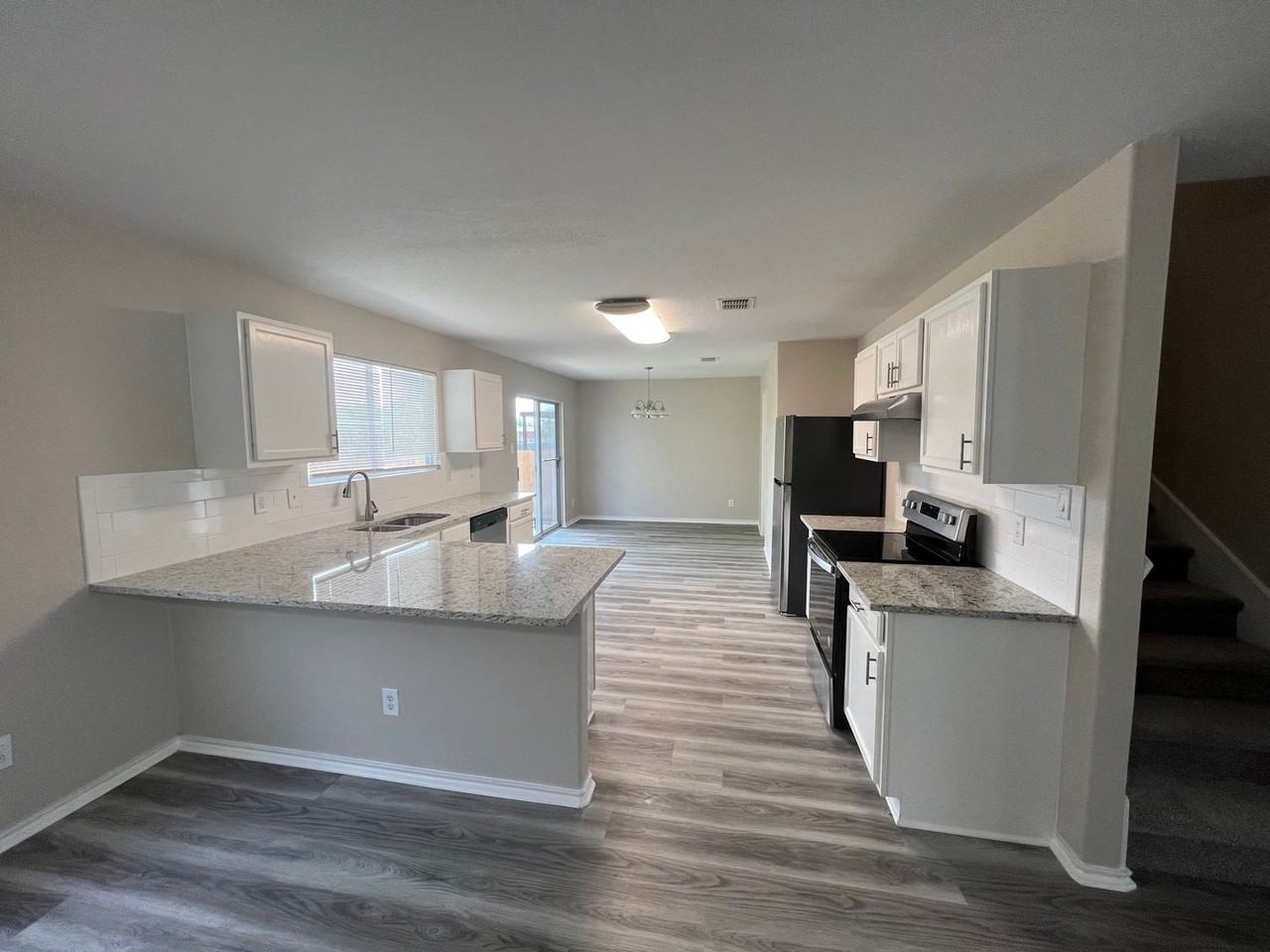 201 Gatewood Fls - Photo 5 of 40