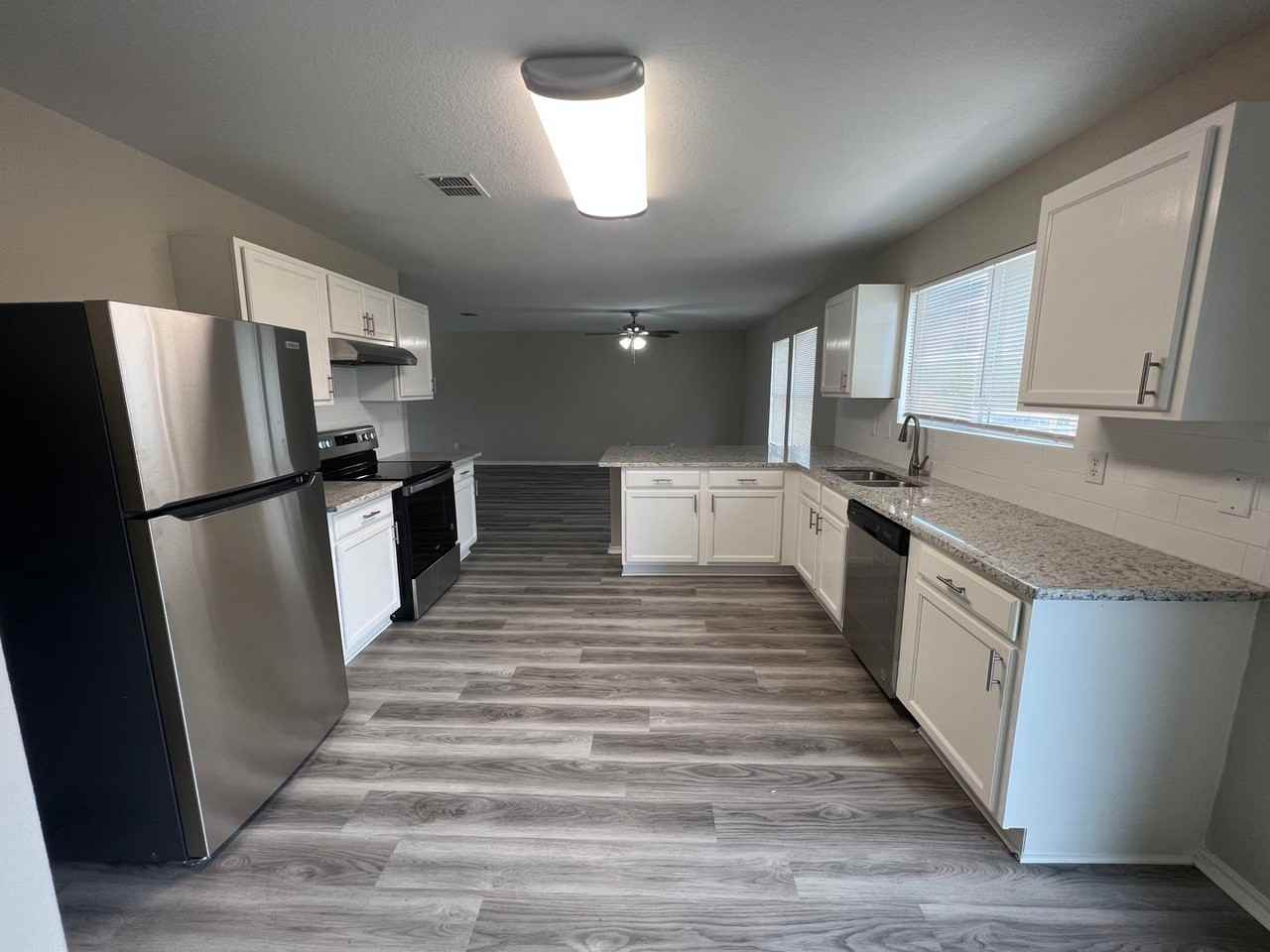 201 Gatewood Fls - Photo 6 of 40