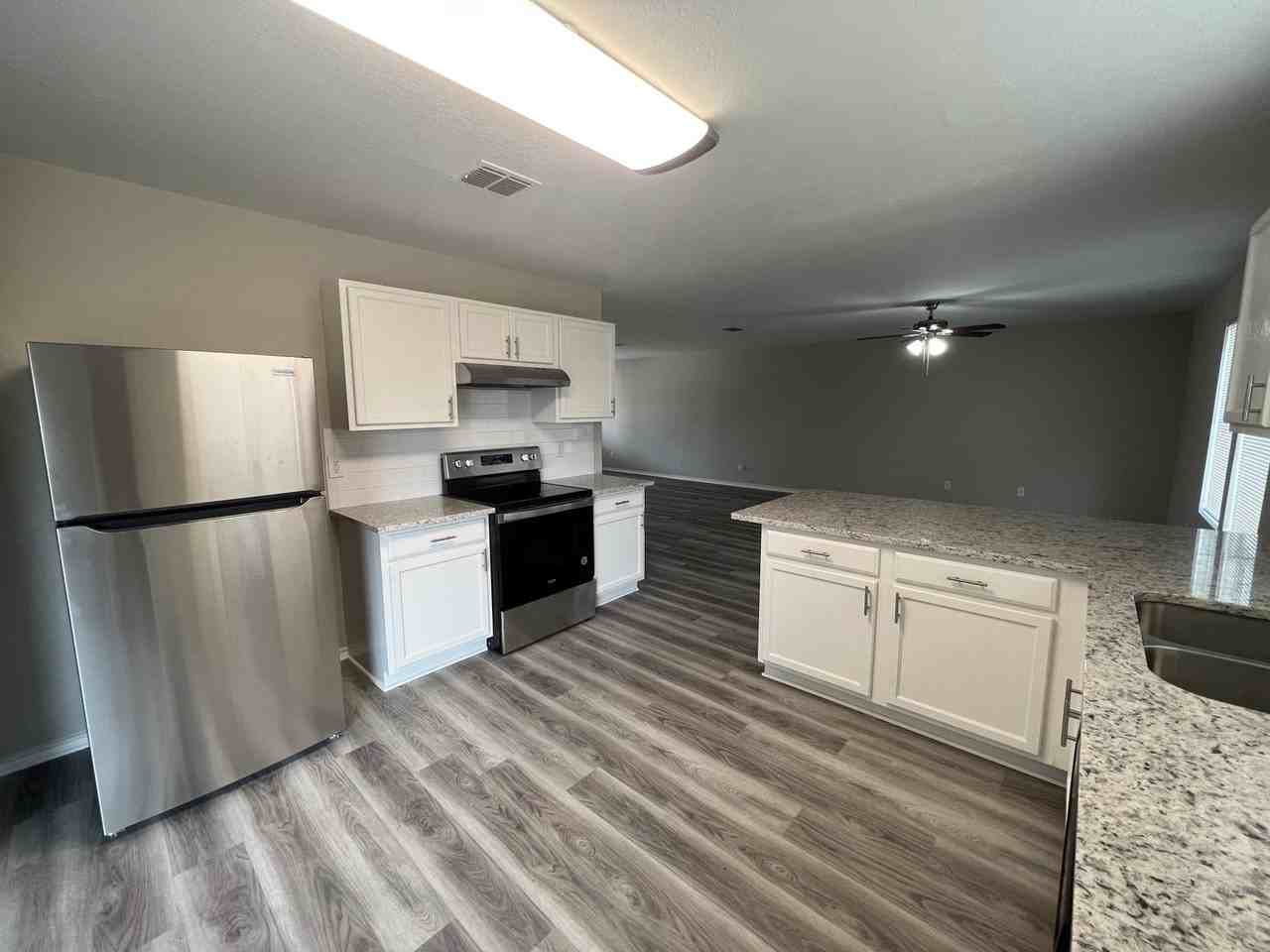 201 Gatewood Fls - Photo 7 of 40