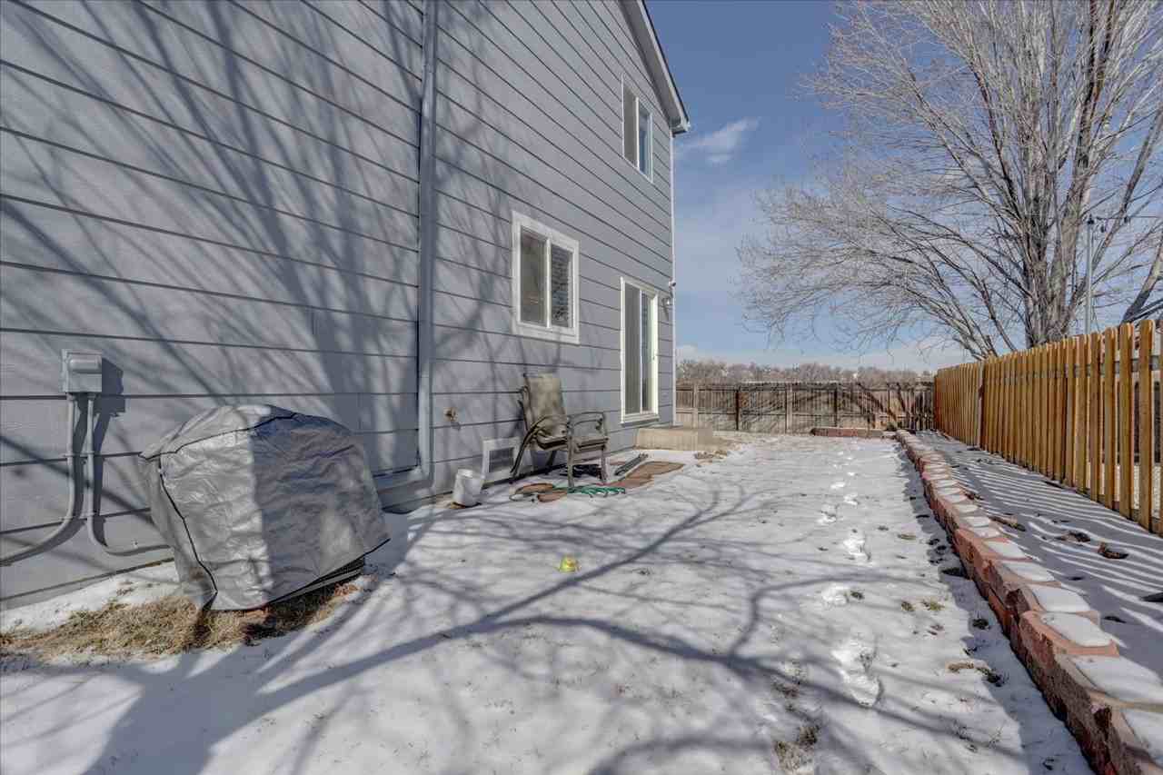 10138 Elm Ct - Photo 2 of 26