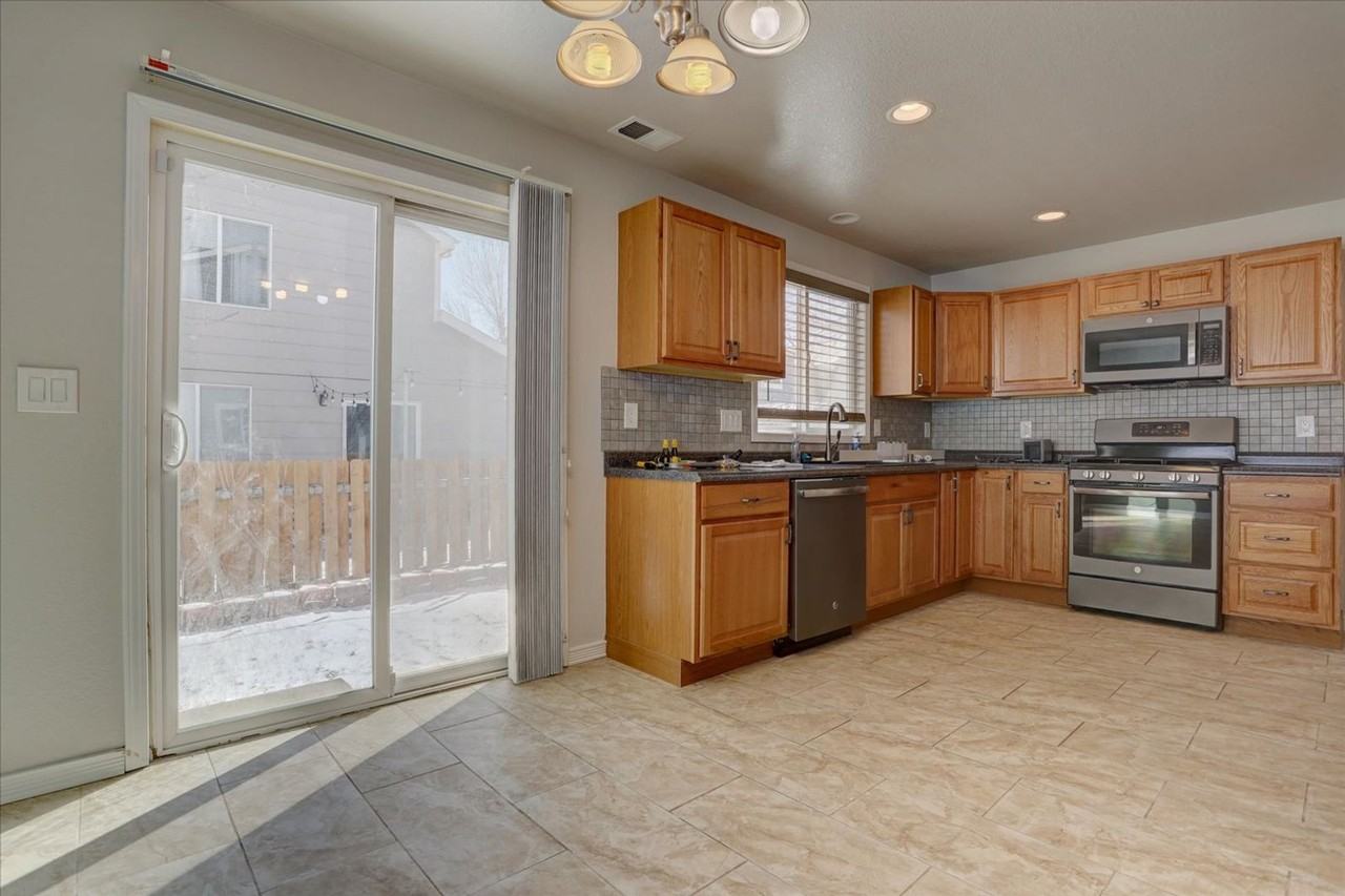 10138 Elm Ct - Photo 5 of 26