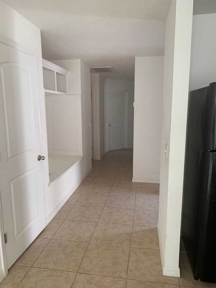 5725 Lacar Way - Photo 4 of 7