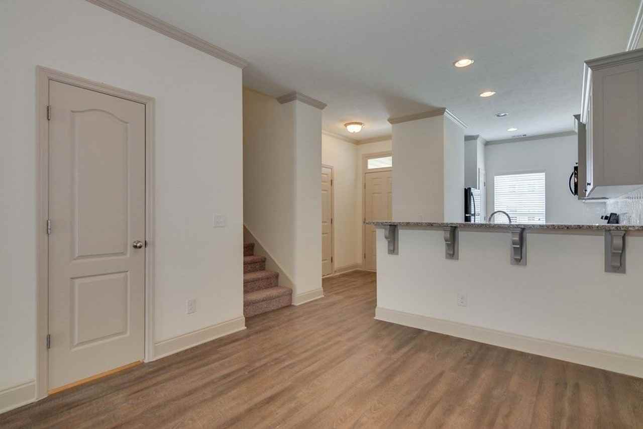 725 Buddy Ct - Photo 6 of 33