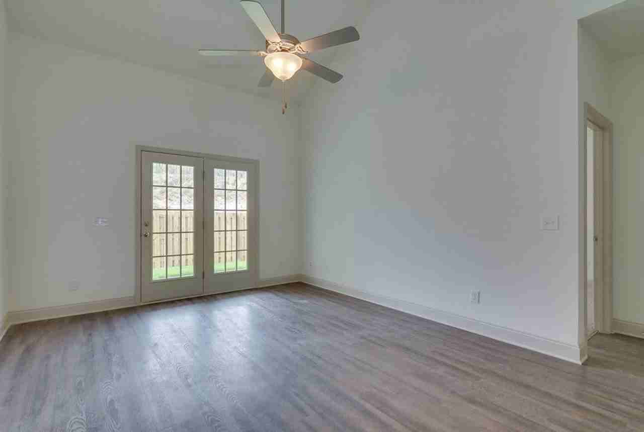 725 Buddy Ct - Photo 7 of 33