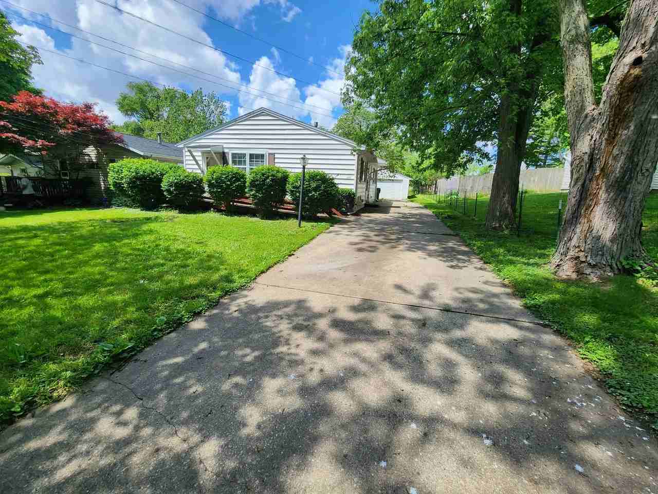 1219 Barker St - Photo 2 of 19