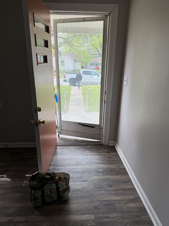 819 W Florence Ave - Photo 2 of 12