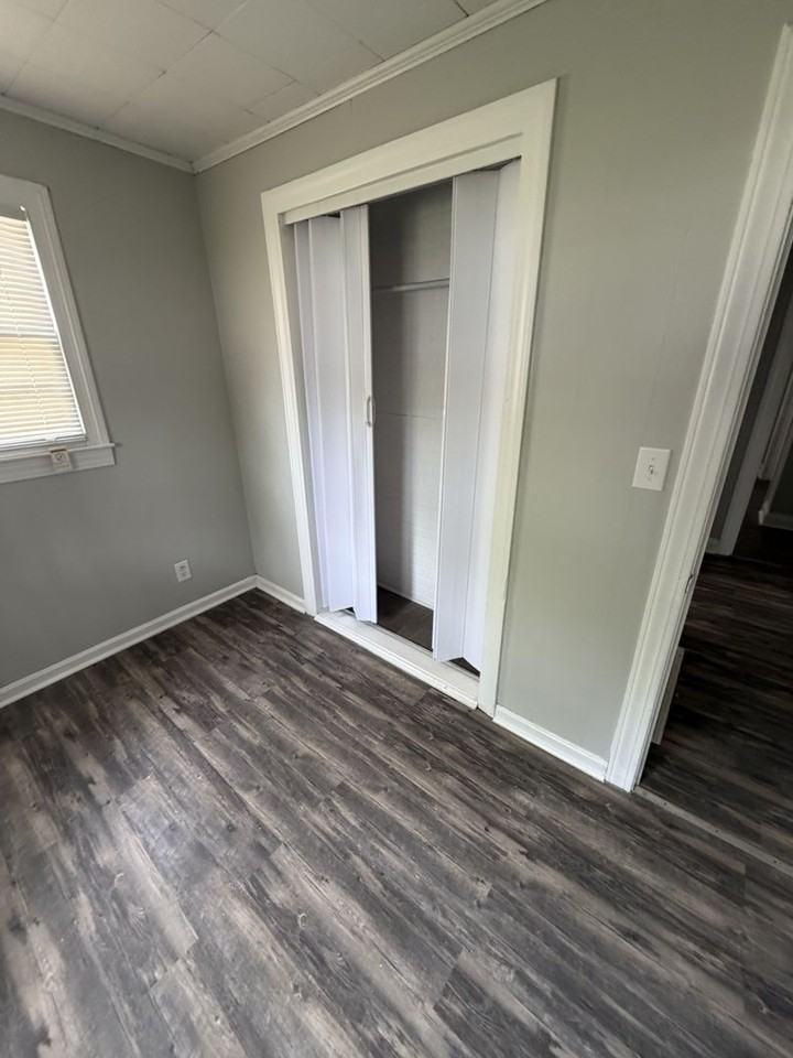 819 W Florence Ave - Photo 6 of 12