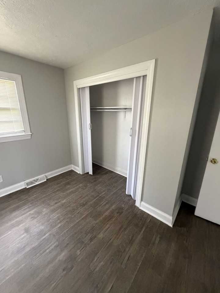 819 W Florence Ave - Photo 7 of 12