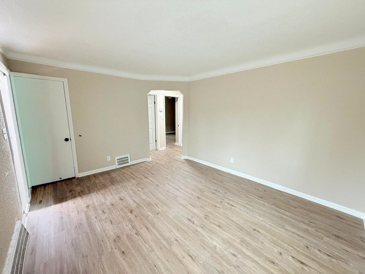 20027 Alcoy St - Photo 2 of 8