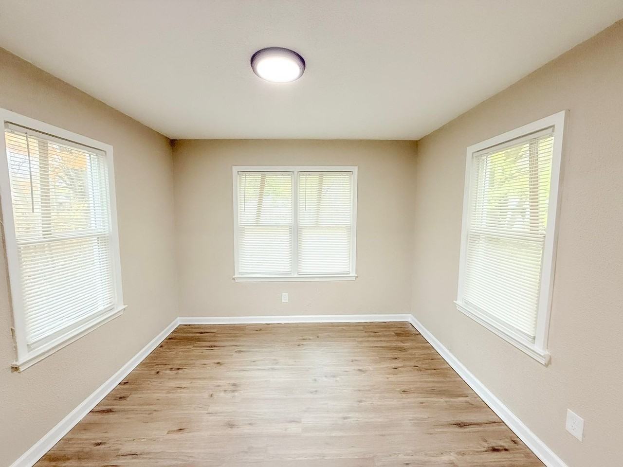 20027 Alcoy St - Photo 3 of 8