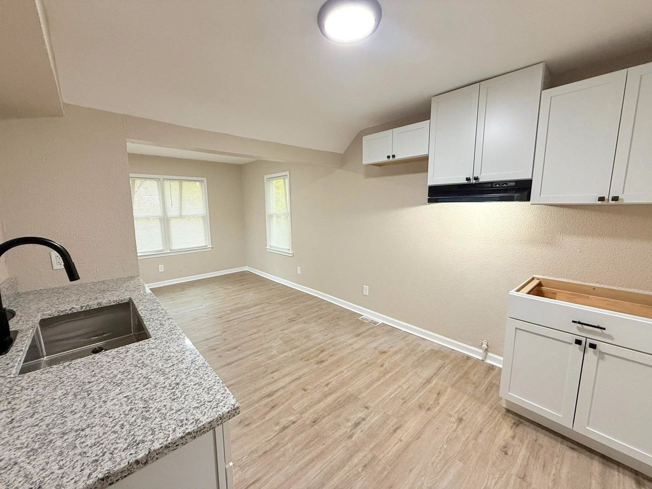 20027 Alcoy St - Photo 4 of 8