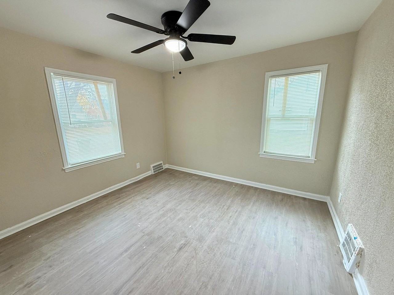 20027 Alcoy St - Photo 6 of 8