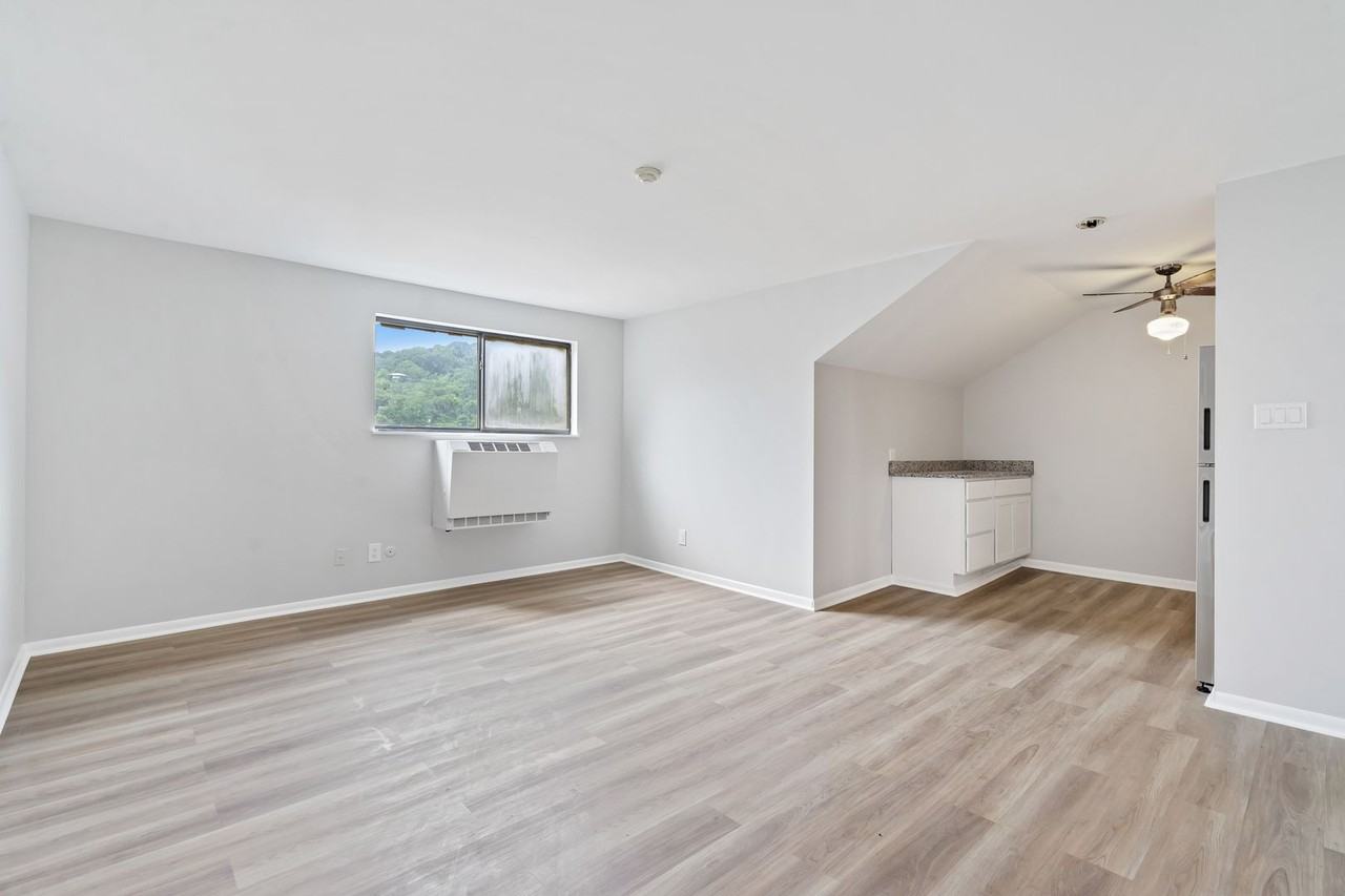 110 Butler St - Photo 4 of 15