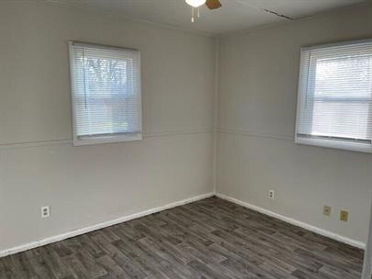 1104 Eastview Dr - Photo 3 of 6