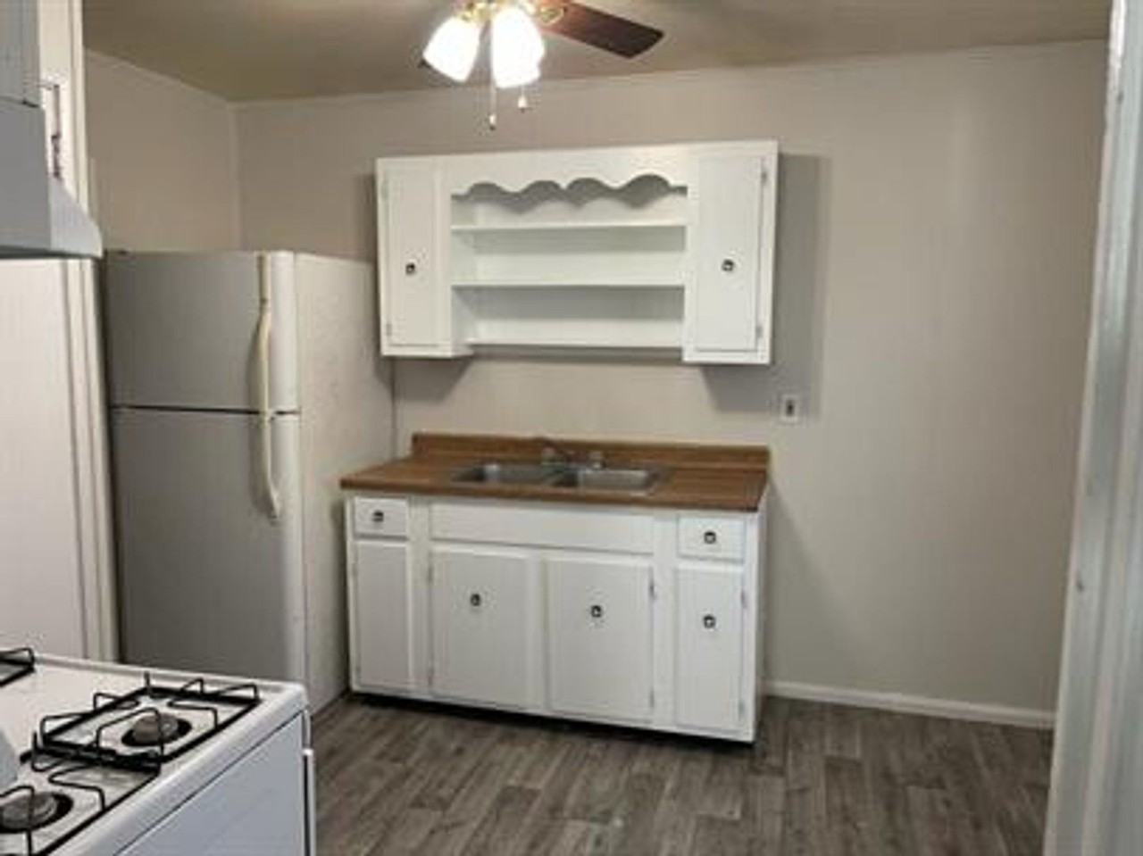 1104 Eastview Dr - Photo 6 of 6