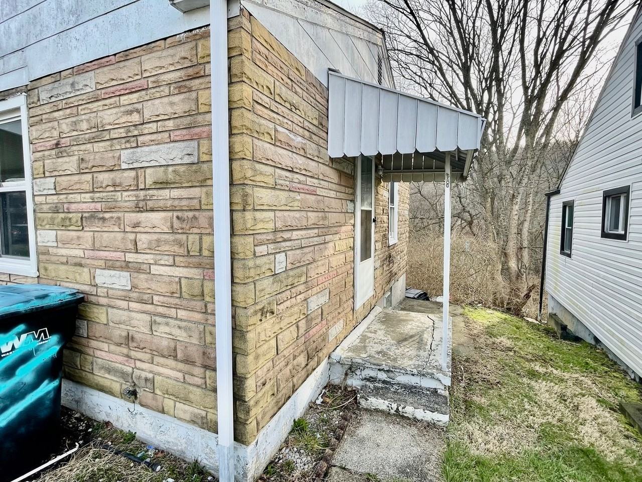 141 Carroll St - Photo 3 of 12