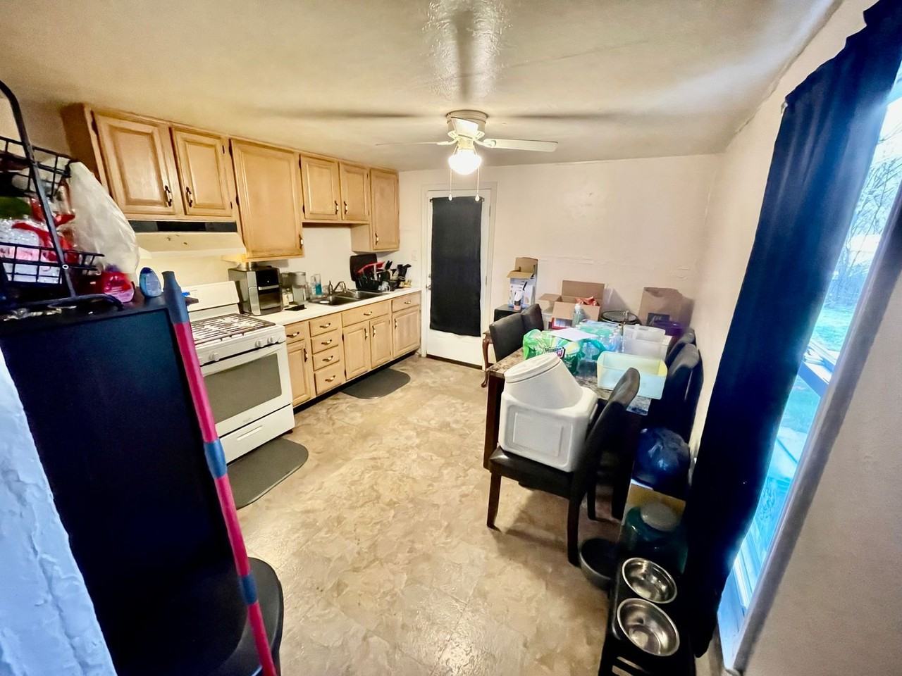 141 Carroll St - Photo 6 of 12