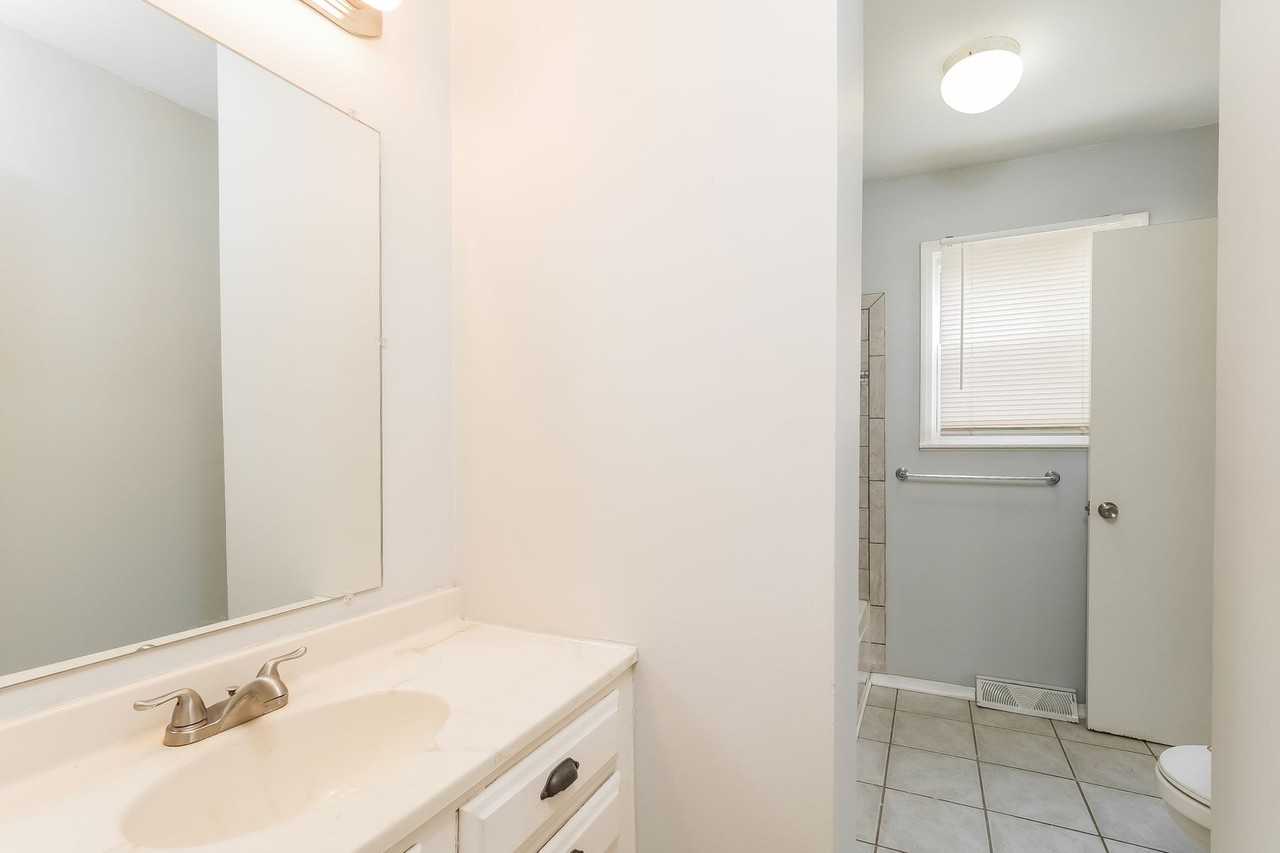 305 N Speck Ave - Photo 7 of 15