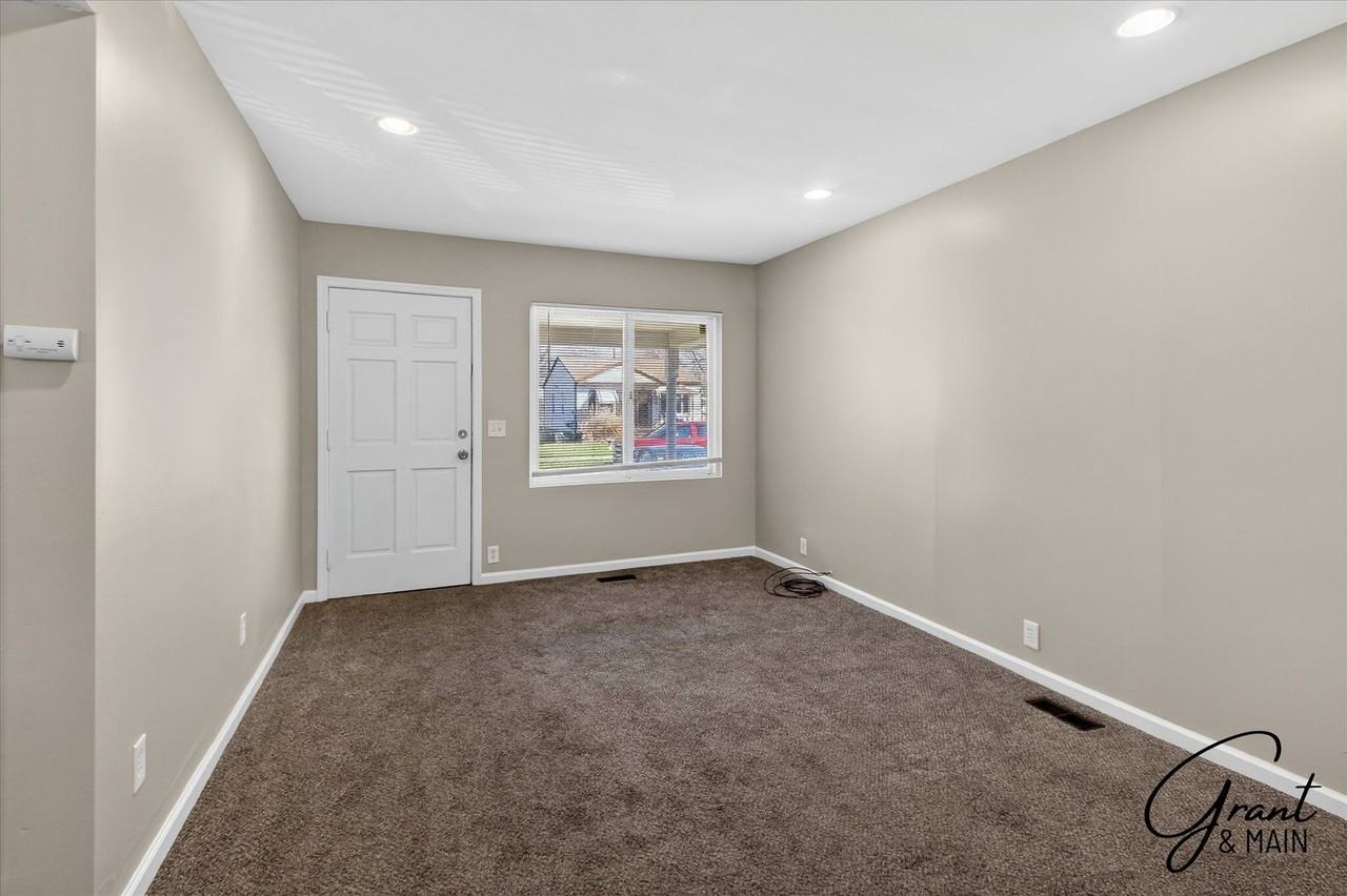 14048 Marshall Ave - Photo 4 of 21