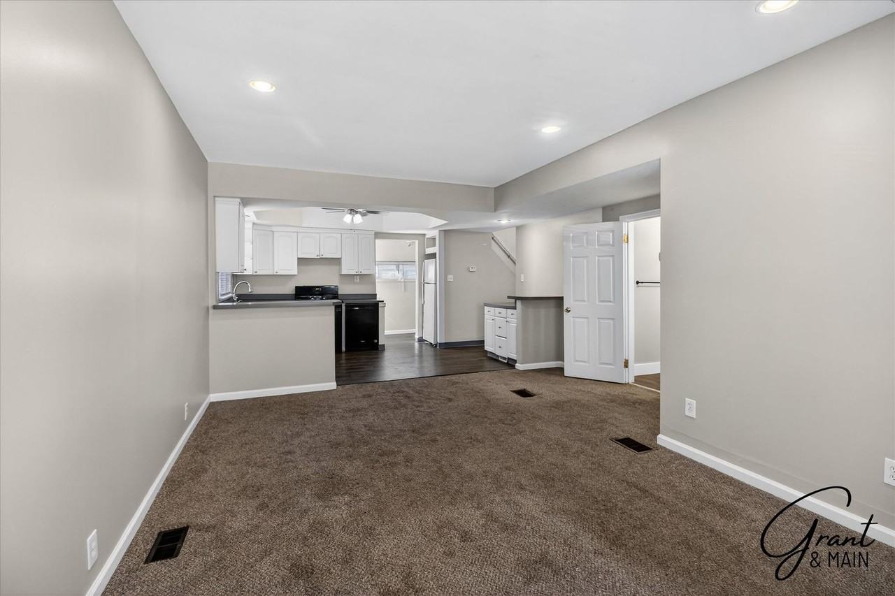 14048 Marshall Ave - Photo 5 of 21