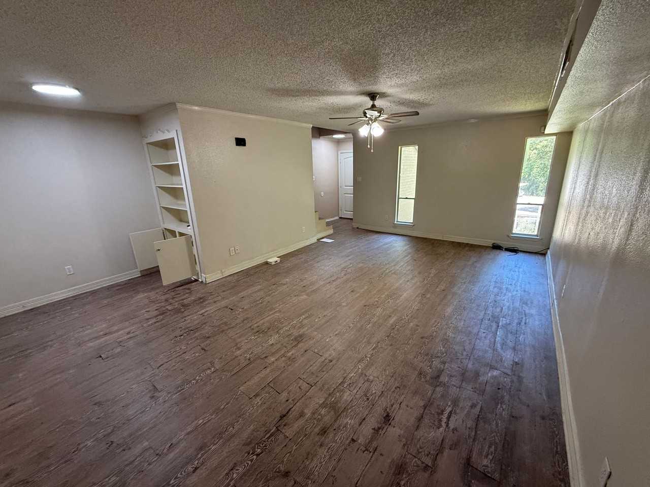 1104 Lilac Dr - Photo 2 of 11