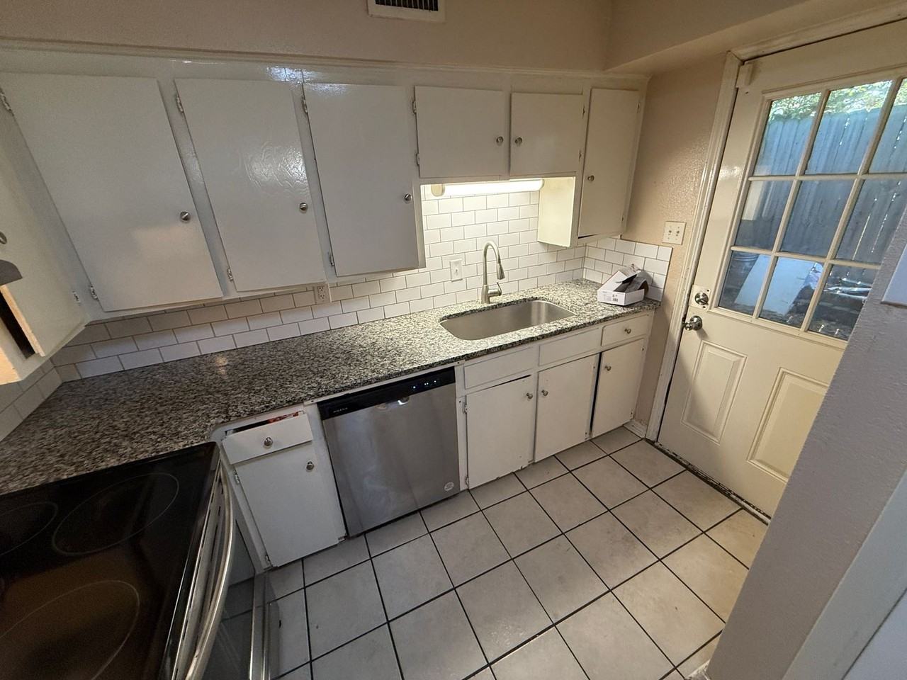 1104 Lilac Dr - Photo 5 of 11