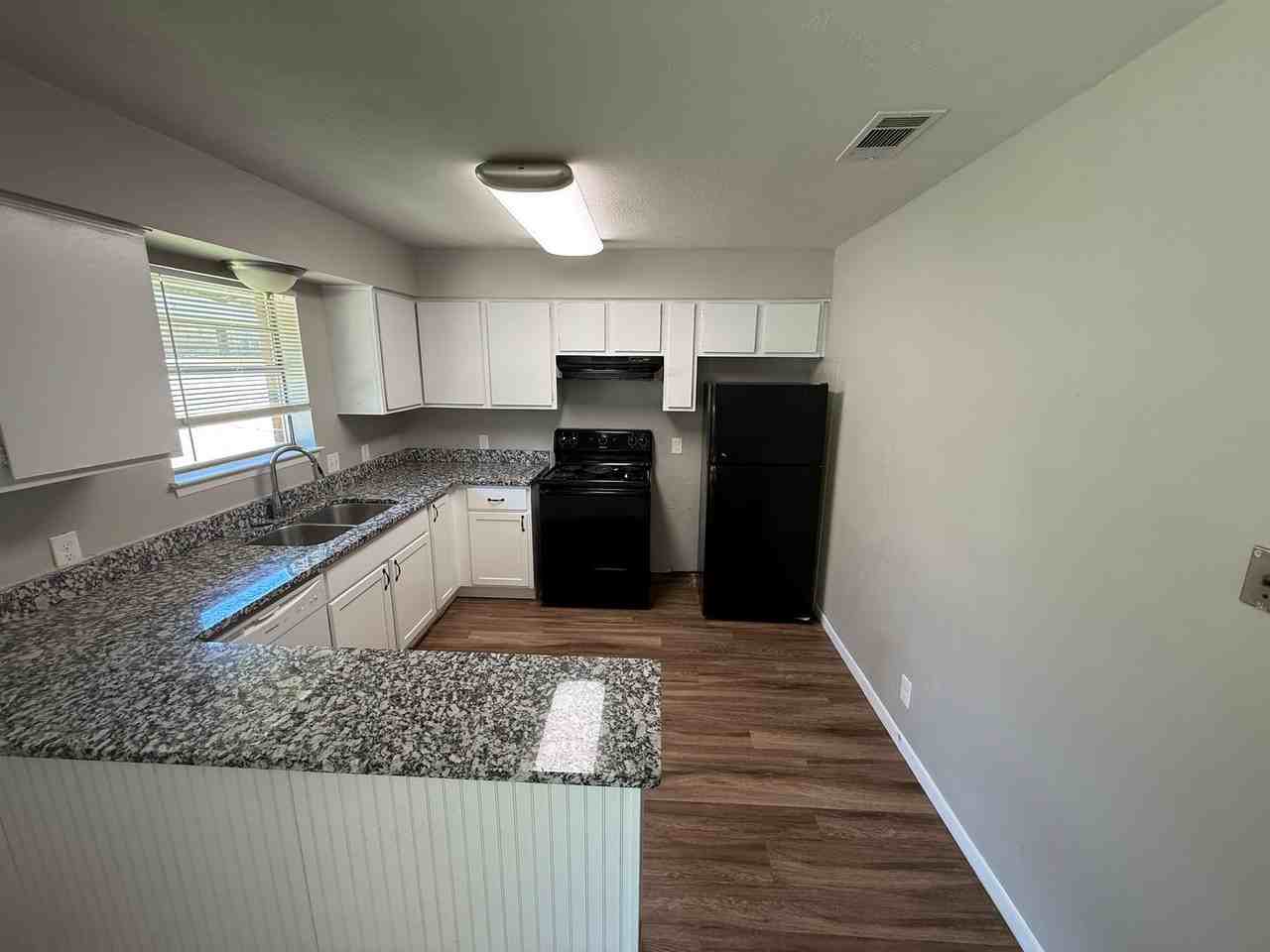 2916 Bernice St - Photo 4 of 10