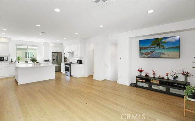 166 Novel - Photo 3 of 8