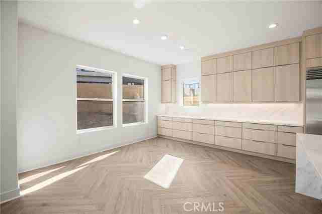 164 Apron - Photo 2 of 8