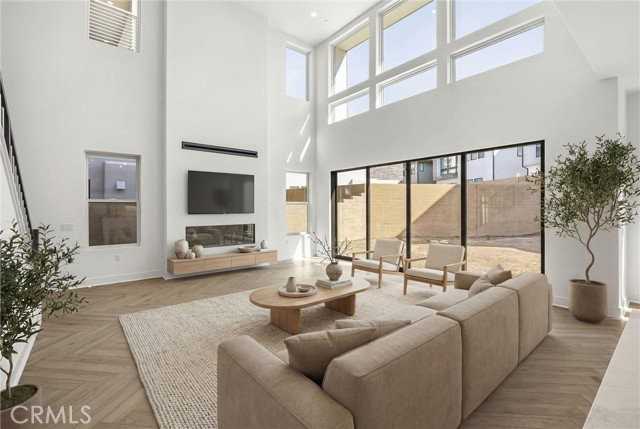 164 Apron - Photo 3 of 8